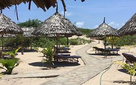 Golden Beach Bar And Cottages