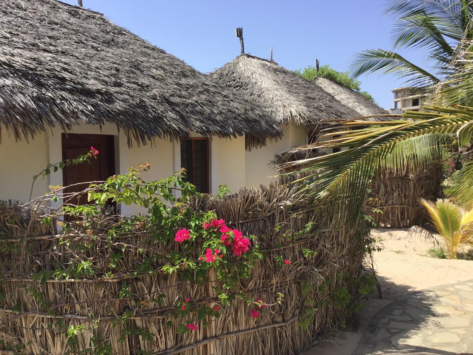 Mambrui Golden Beach Bar And Cottages Экстерьер фото